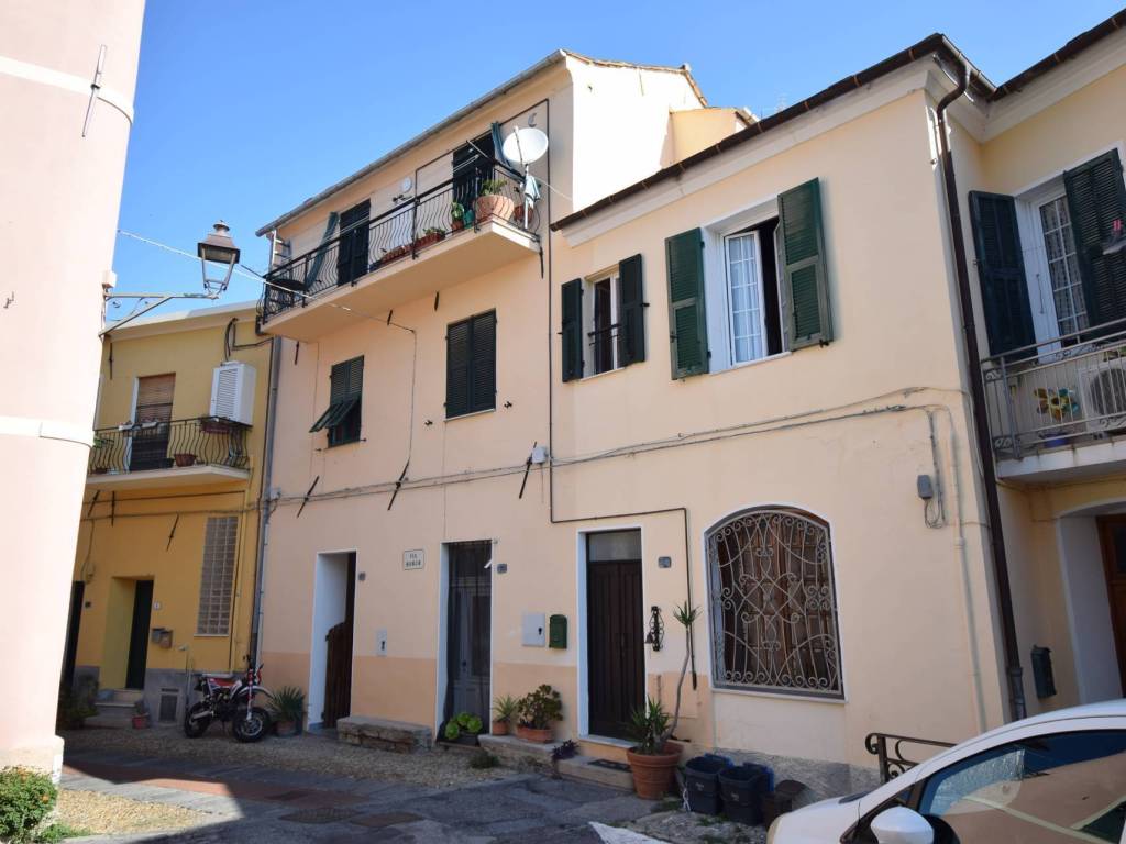 appartamento in vendita a Diano Castello