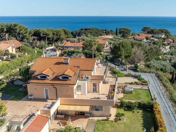 appartamento in vendita a Diano Castello in zona Monade Santa Lucia