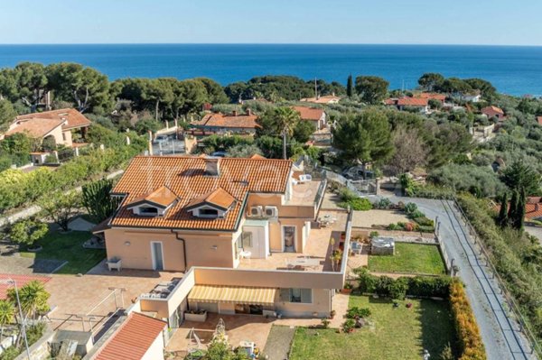 appartamento in vendita a Diano Castello