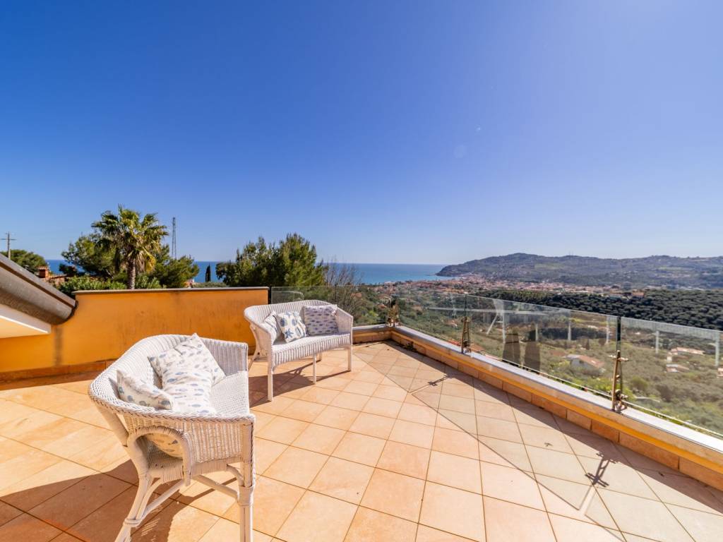 appartamento in vendita a Diano Castello in zona Monade Santa Lucia