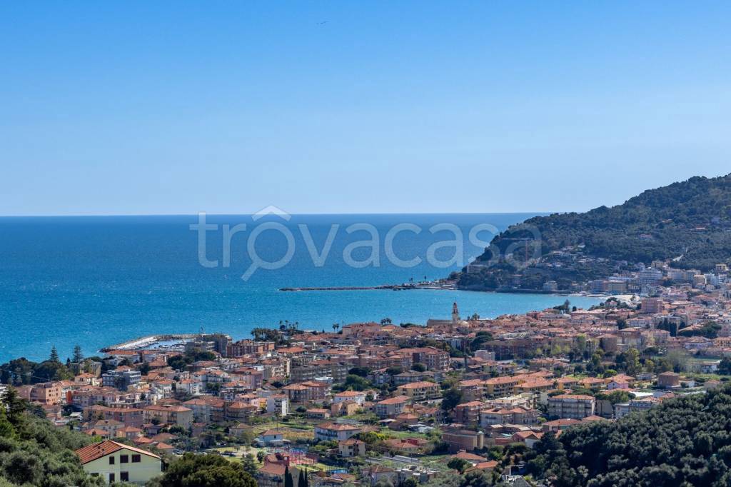 casa indipendente in vendita a Diano Castello