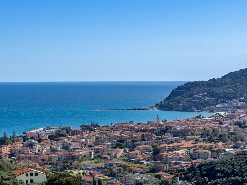 casa indipendente in vendita a Diano Castello in zona Monade Santa Lucia