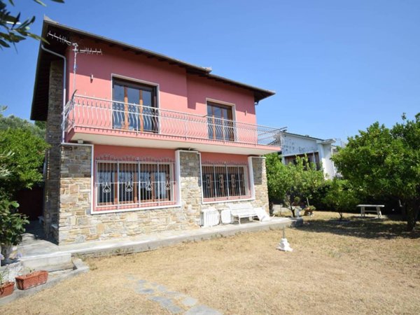 casa indipendente in vendita a Diano Castello