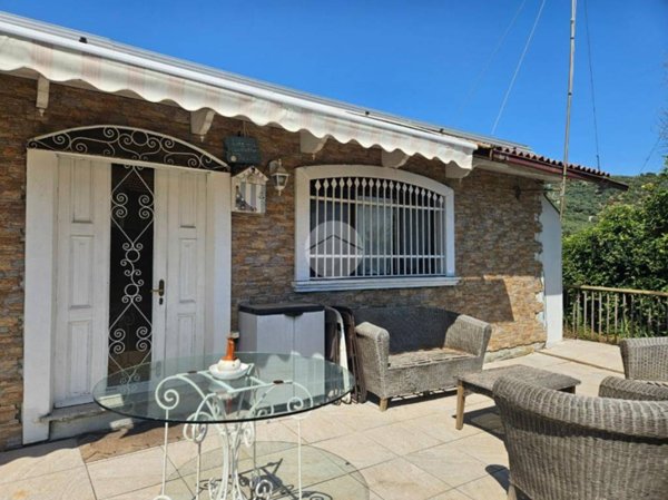 casa indipendente in vendita a Diano Castello