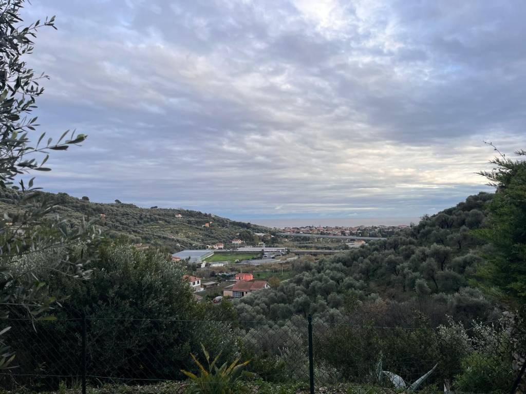 casa indipendente in vendita a Diano Castello