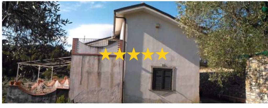 casa indipendente in vendita a Diano Castello