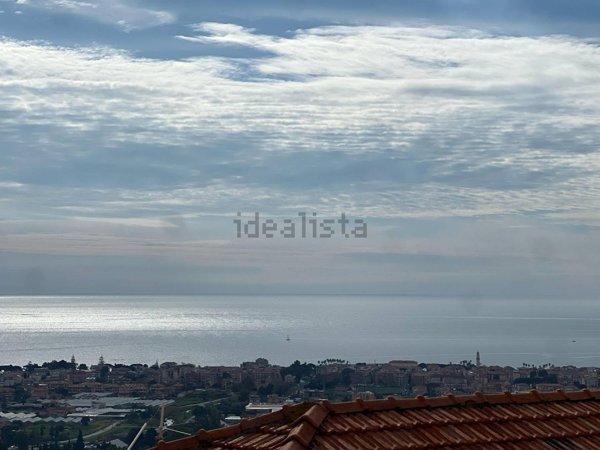 villa in vendita a Diano Castello