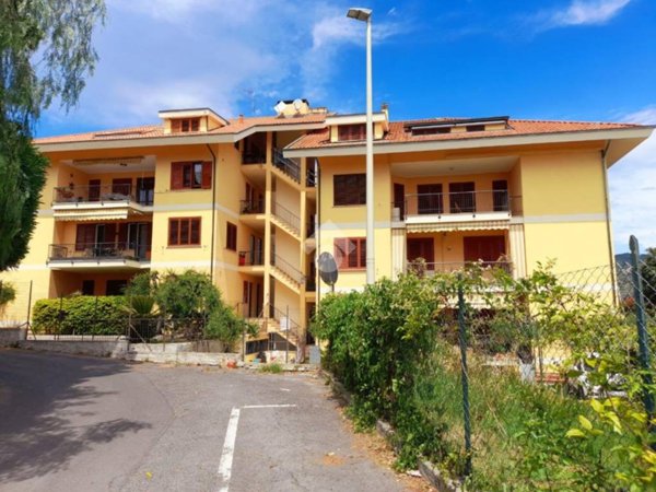 appartamento in vendita a Diano Castello