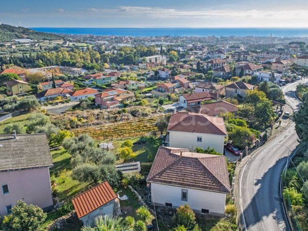casa indipendente in vendita a Diano Castello
