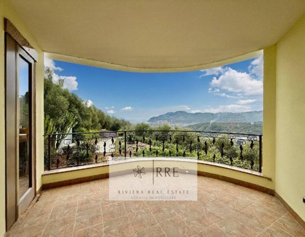 casa indipendente in vendita a Diano Castello