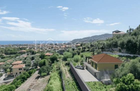 casa indipendente in vendita a Diano Castello