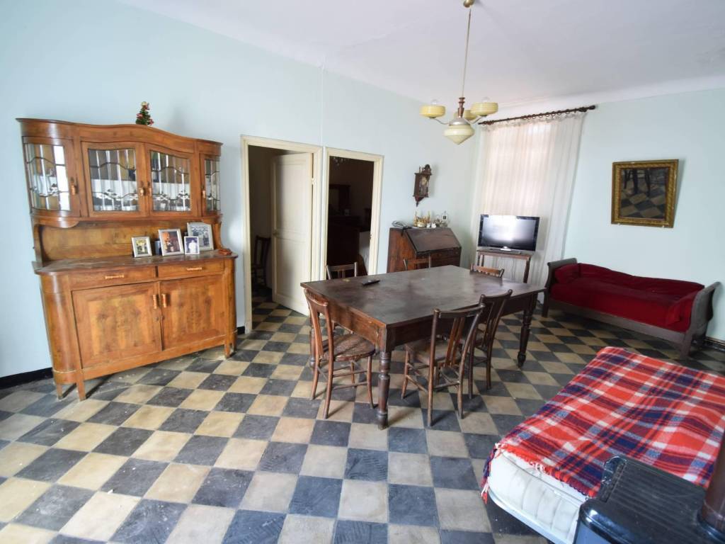 appartamento in vendita a Diano Castello