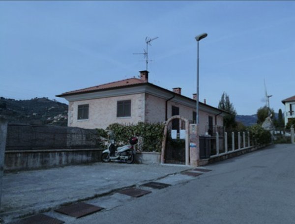 casa indipendente in vendita a Diano Castello