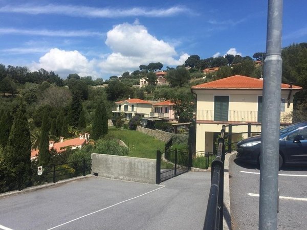 appartamento in vendita a Diano Castello in zona Monade Santa Lucia