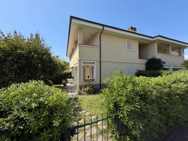 appartamento in vendita a Diano Castello