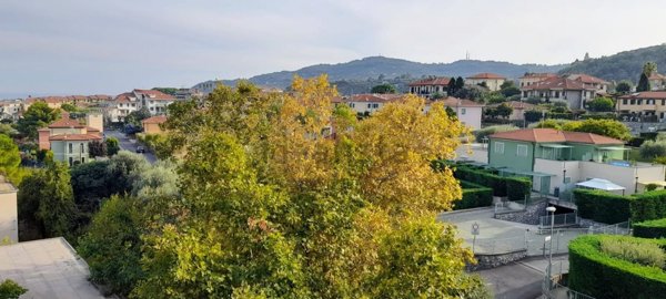 appartamento in vendita a Diano Castello