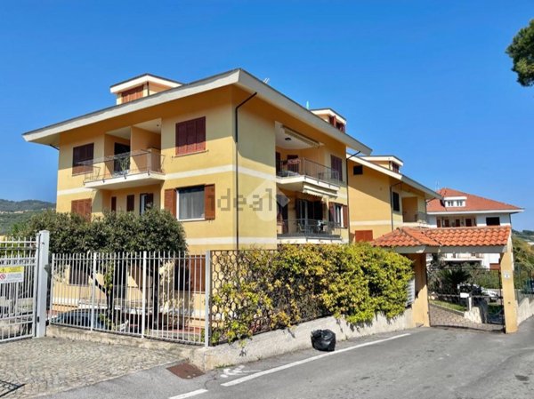 appartamento in vendita a Diano Castello