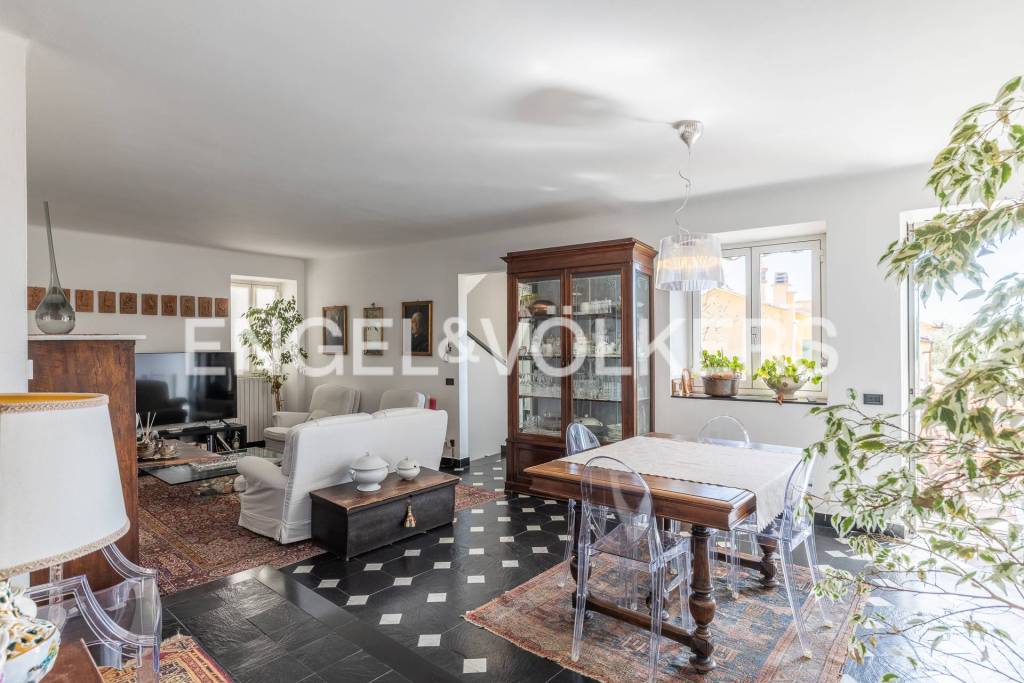 casa indipendente in vendita a Diano Castello