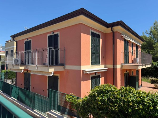 appartamento in vendita a Diano Castello