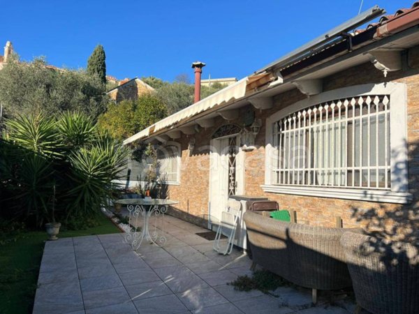 casa indipendente in vendita a Diano Castello