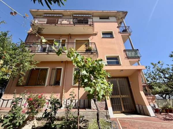 appartamento in vendita a Diano Castello