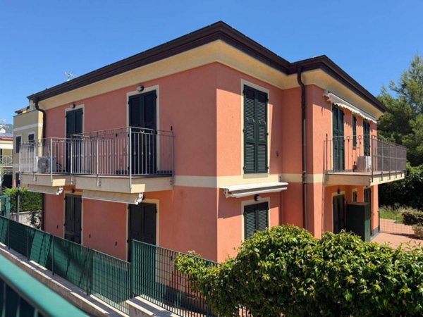 appartamento in vendita a Diano Castello