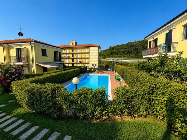 appartamento in vendita a Diano Castello