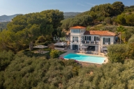 casa indipendente in vendita a Diano Castello in zona Monade Santa Lucia