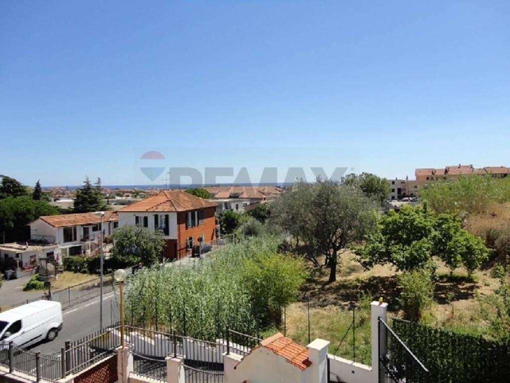 appartamento in vendita a Diano Castello
