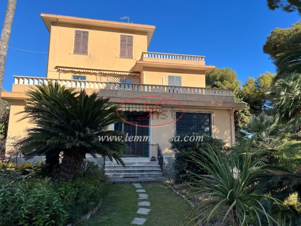 casa indipendente in vendita a Diano Marina