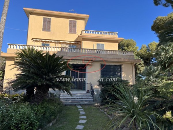 casa indipendente in vendita a Diano Marina