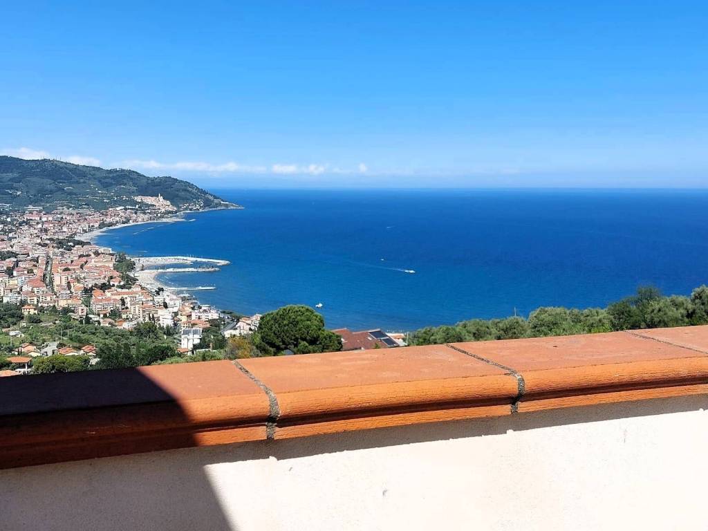casa indipendente in vendita a Diano Marina