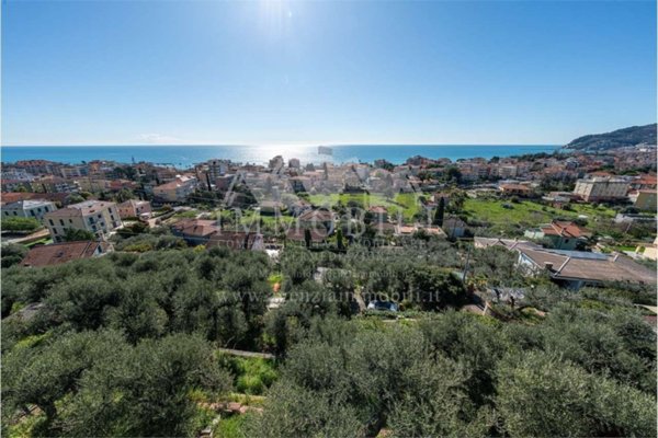 casa indipendente in vendita a Diano Marina