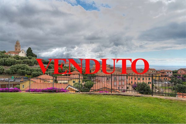 casa indipendente in vendita a Diano Marina in zona Calderina