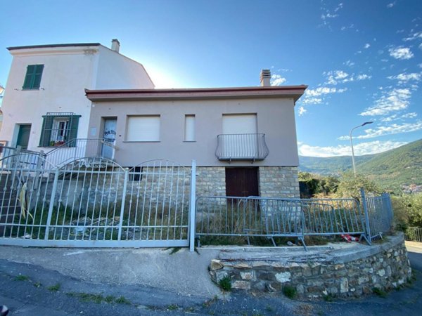 casa indipendente in vendita a Diano Marina