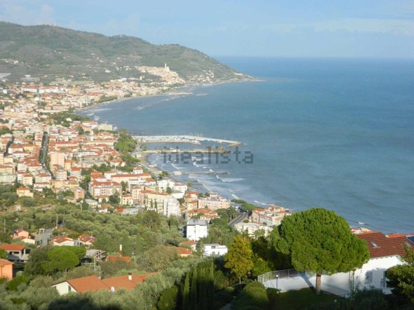 casa indipendente in vendita a Diano Marina