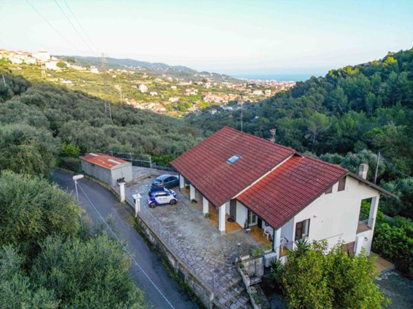 casa indipendente in vendita a Diano Marina