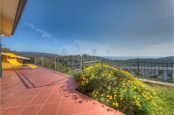 casa indipendente in vendita a Diano Marina in zona Calderina