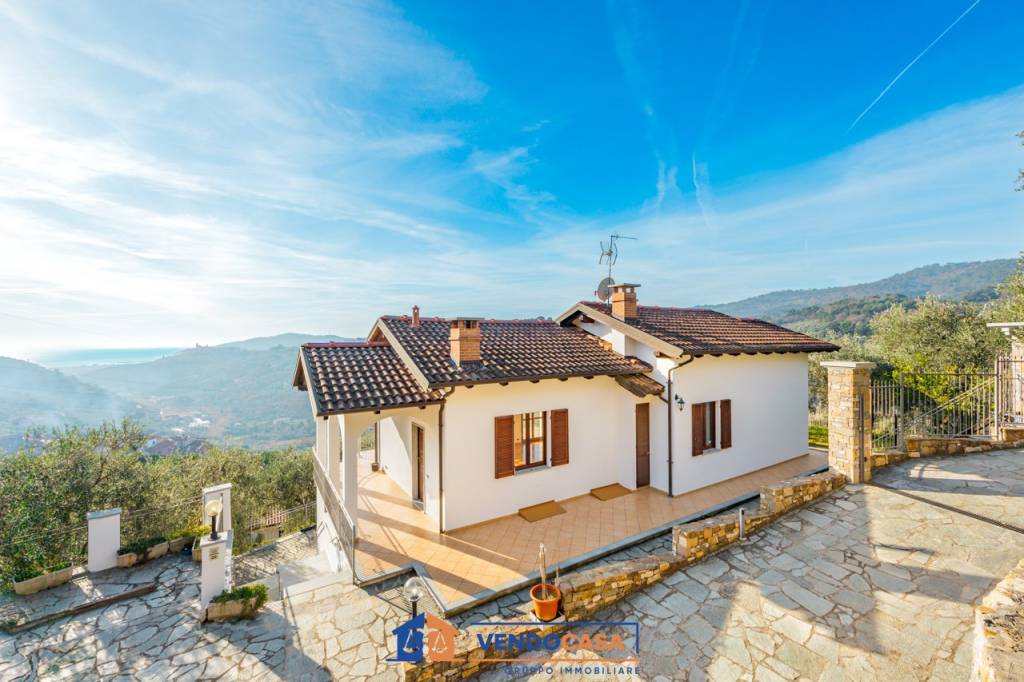 casa indipendente in vendita a Diano Marina