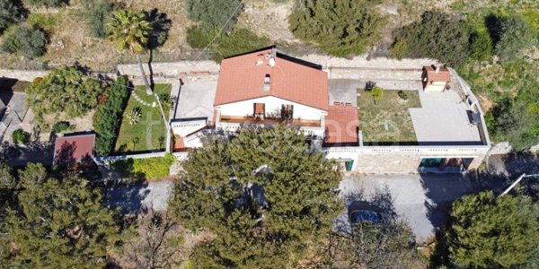 casa indipendente in vendita a Diano Marina