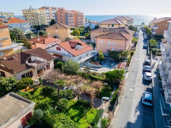 casa indipendente in vendita a Diano Marina