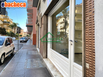 locale commerciale in vendita a Diano Marina