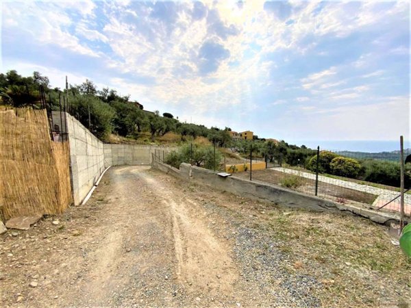 casa indipendente in vendita a Diano Marina in zona Serreta