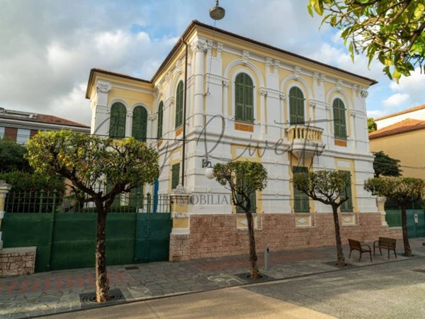 casa indipendente in vendita a Diano Marina