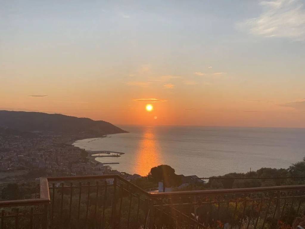 casa indipendente in vendita a Diano Marina