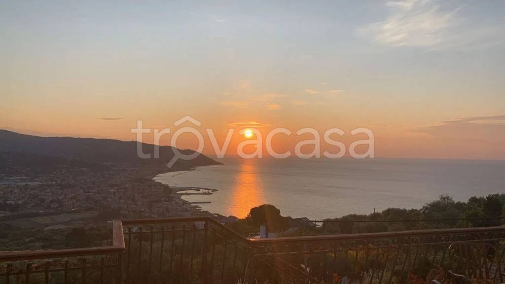 casa indipendente in vendita a Diano Marina