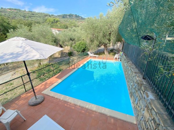 casa indipendente in vendita a Diano Marina