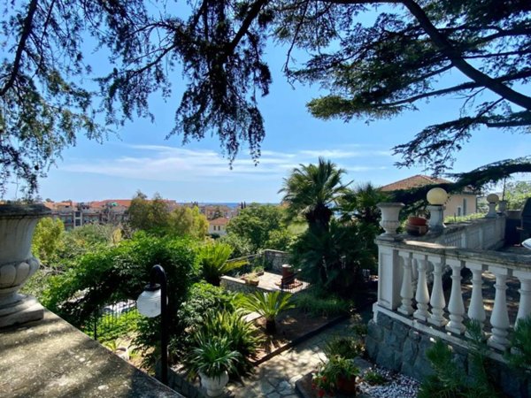 casa indipendente in vendita a Diano Marina