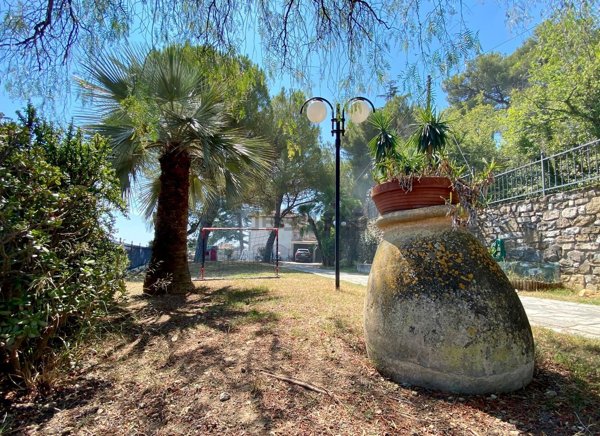 casa indipendente in vendita a Diano Marina