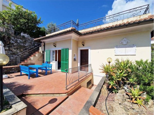 casa indipendente in vendita a Diano Marina